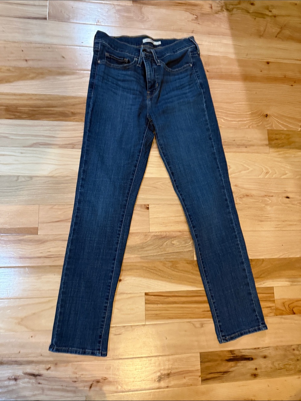 Levi’s 312 Shaping Slim Jeans – Dark Wash